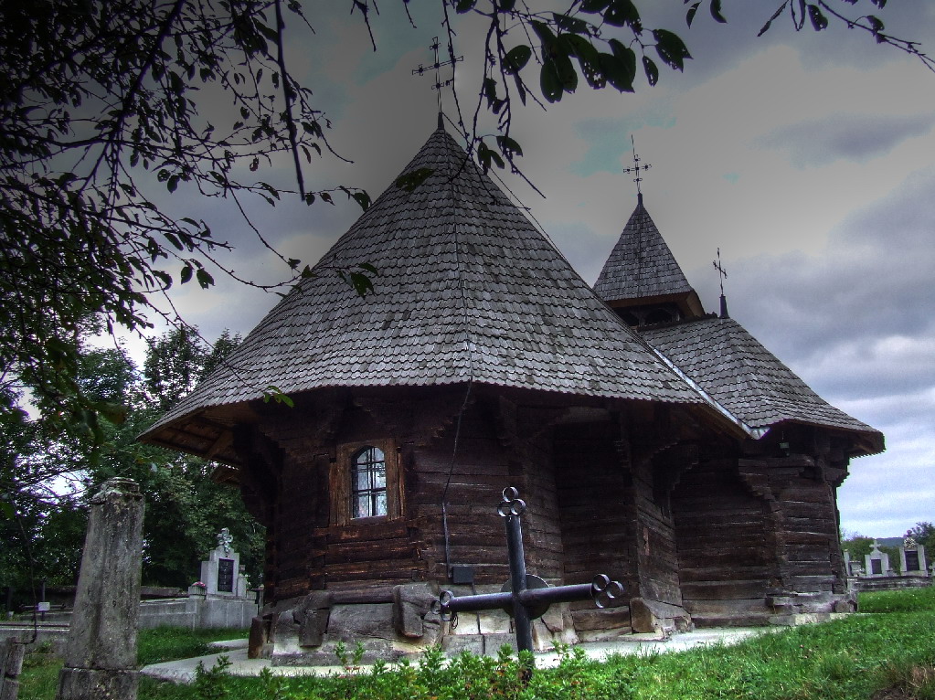 Biserica de lemn văzută dinspre nord-vest